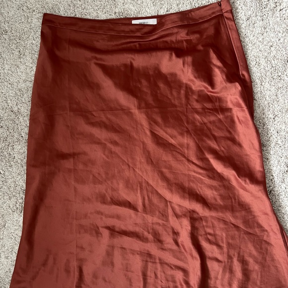 Forever 21 Satin Skirt ( PLUSSIZE) - Picture 1 of 2